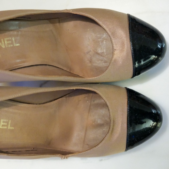 CHANEL Platform Pearl Leather Black and Brown Pumps - Picture 5 of 9